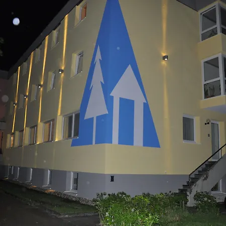 Eduard-Heinrich-Haus, Hostel Хостел