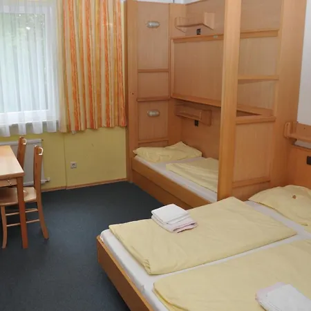 Eduard-Heinrich-Haus, Hostel Хостел *