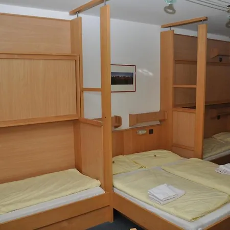 Eduard-Heinrich-Haus, Hostel *