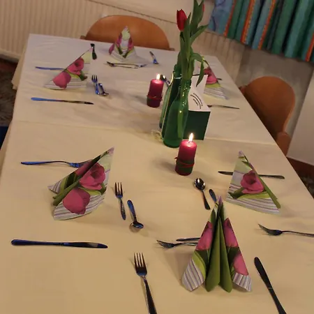 Eduard-Heinrich-Haus, Hostel Хостел