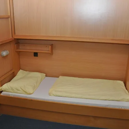 Хостел Eduard-Heinrich-Haus, Hostel