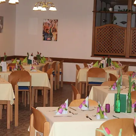 Eduard-Heinrich-Haus, Hostel Hostel *